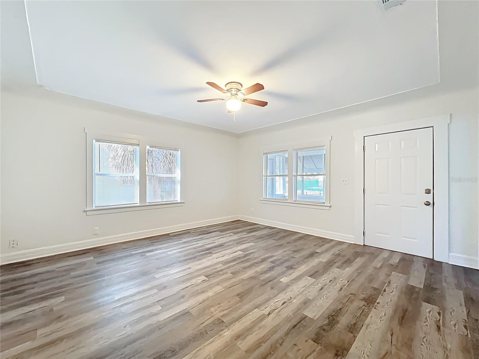 Image 9 of 41 For 944 18th Avenue S