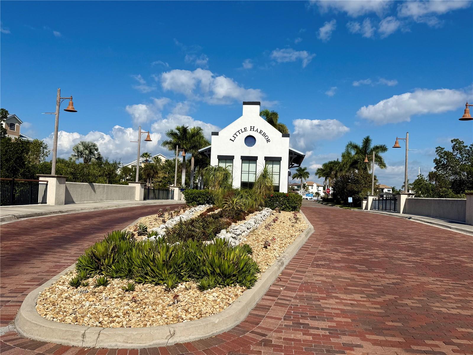 Image 19 of 25 For 611 Destiny Drive 520