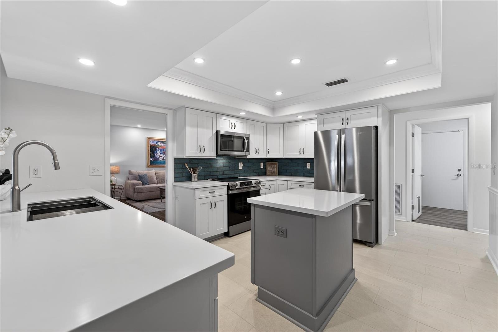 Image 18 of 83 For 2654 Countryclub Drive