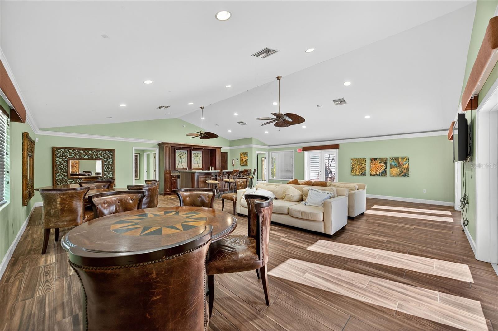 Image 25 of 31 For 7210 Manhattan Avenue 124