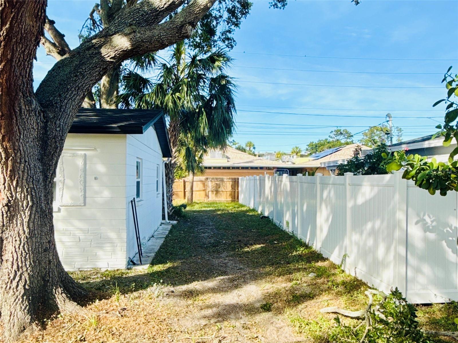 Image 10 of 35 For 5739 Dartmouth Avenue N