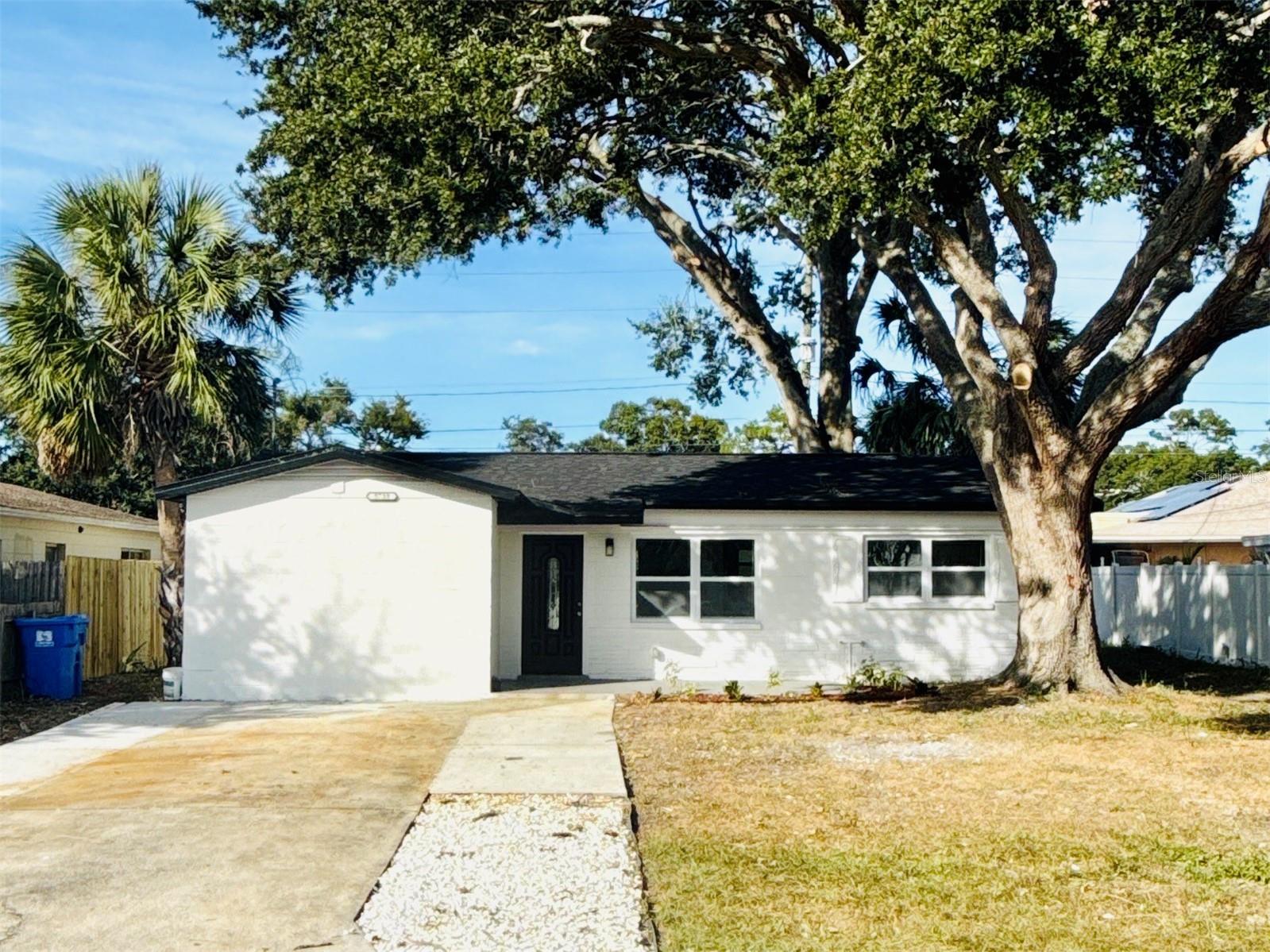 Image 11 of 35 For 5739 Dartmouth Avenue N