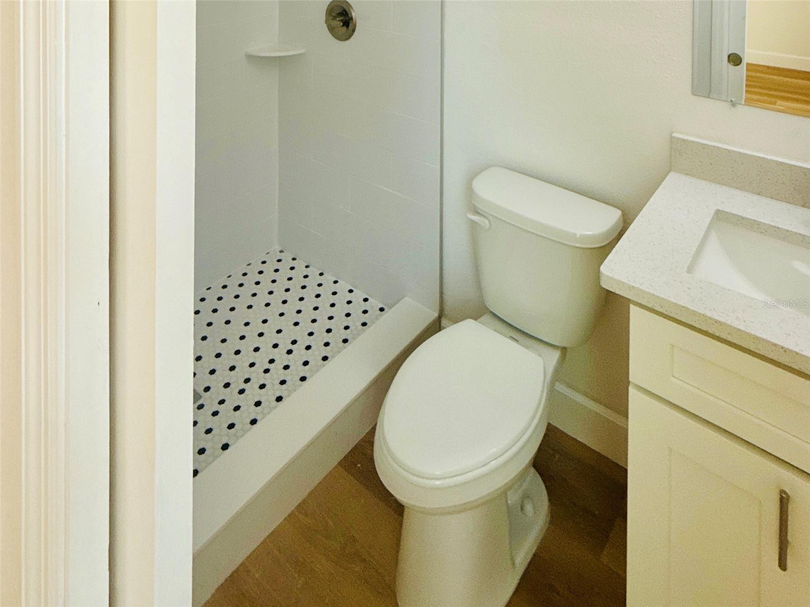 Image 15 of 35 For 5739 Dartmouth Avenue N