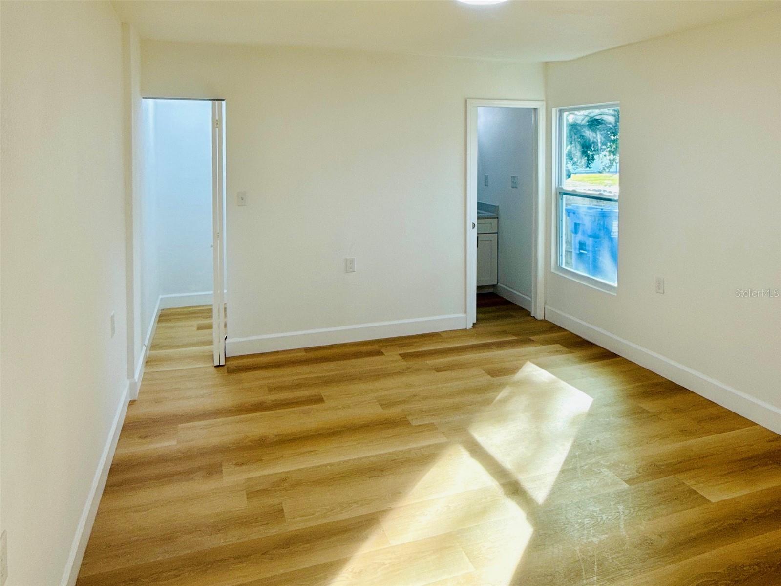 Image 17 of 35 For 5739 Dartmouth Avenue N