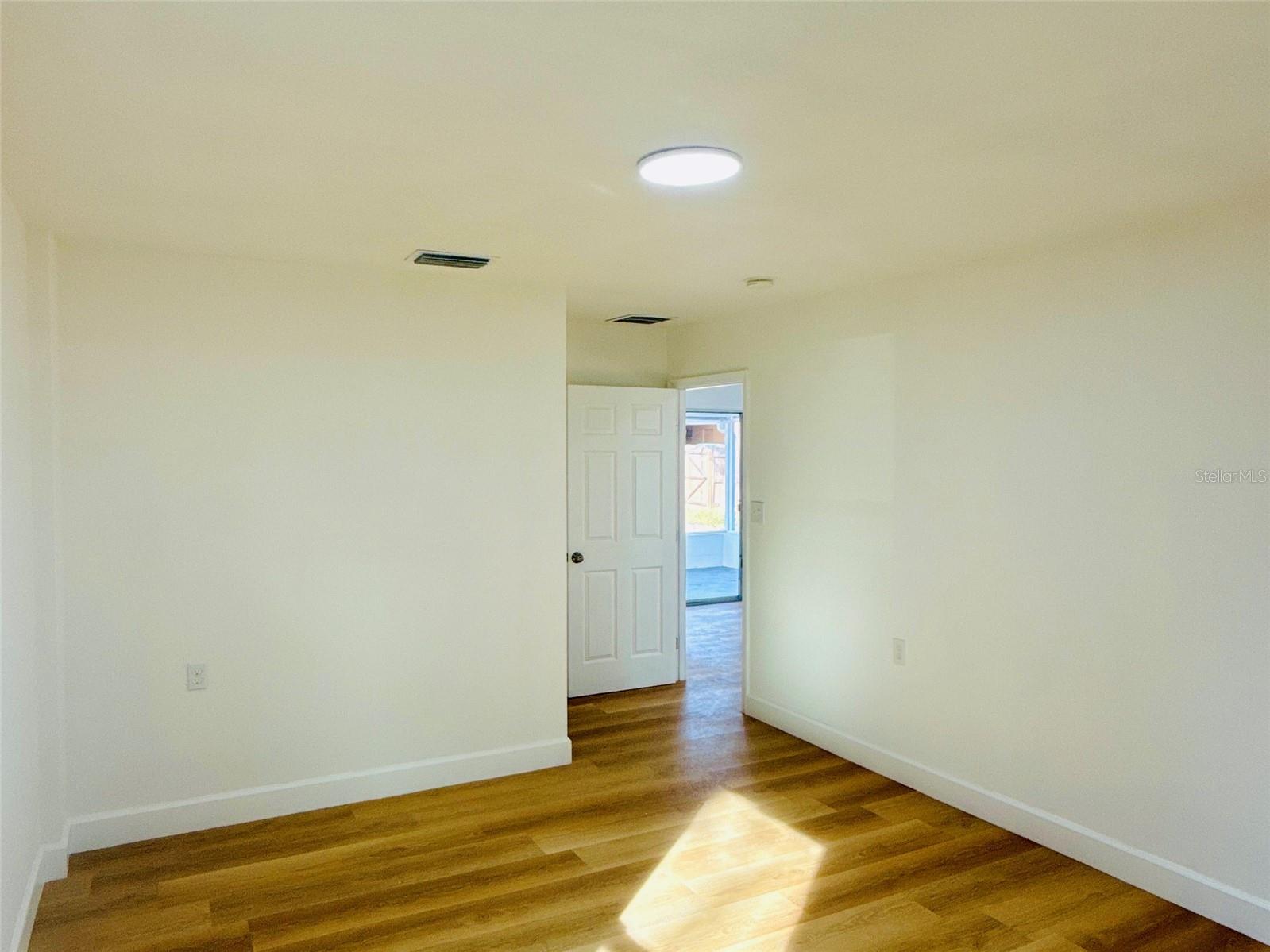 Image 18 of 35 For 5739 Dartmouth Avenue N