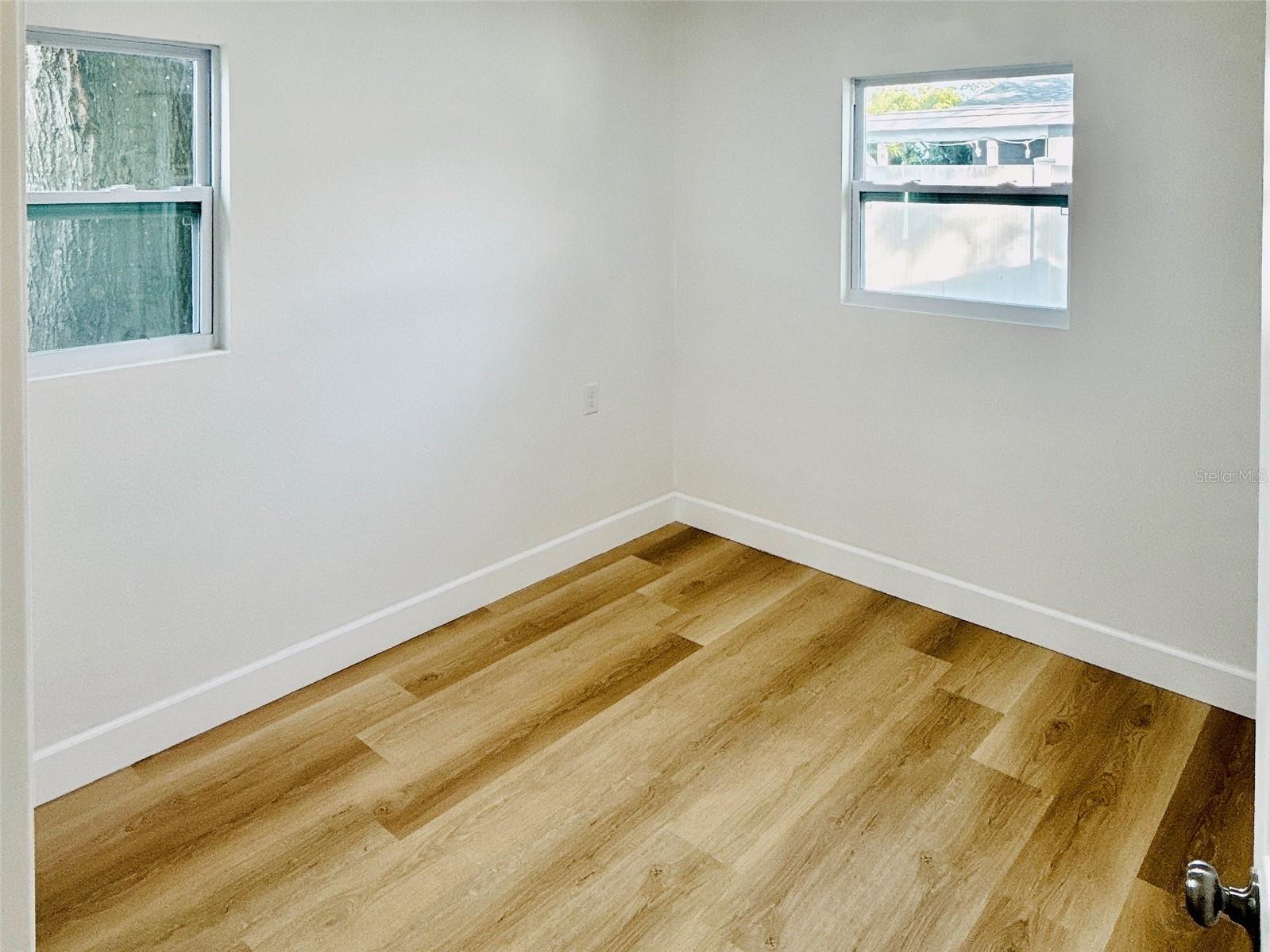 Image 21 of 35 For 5739 Dartmouth Avenue N