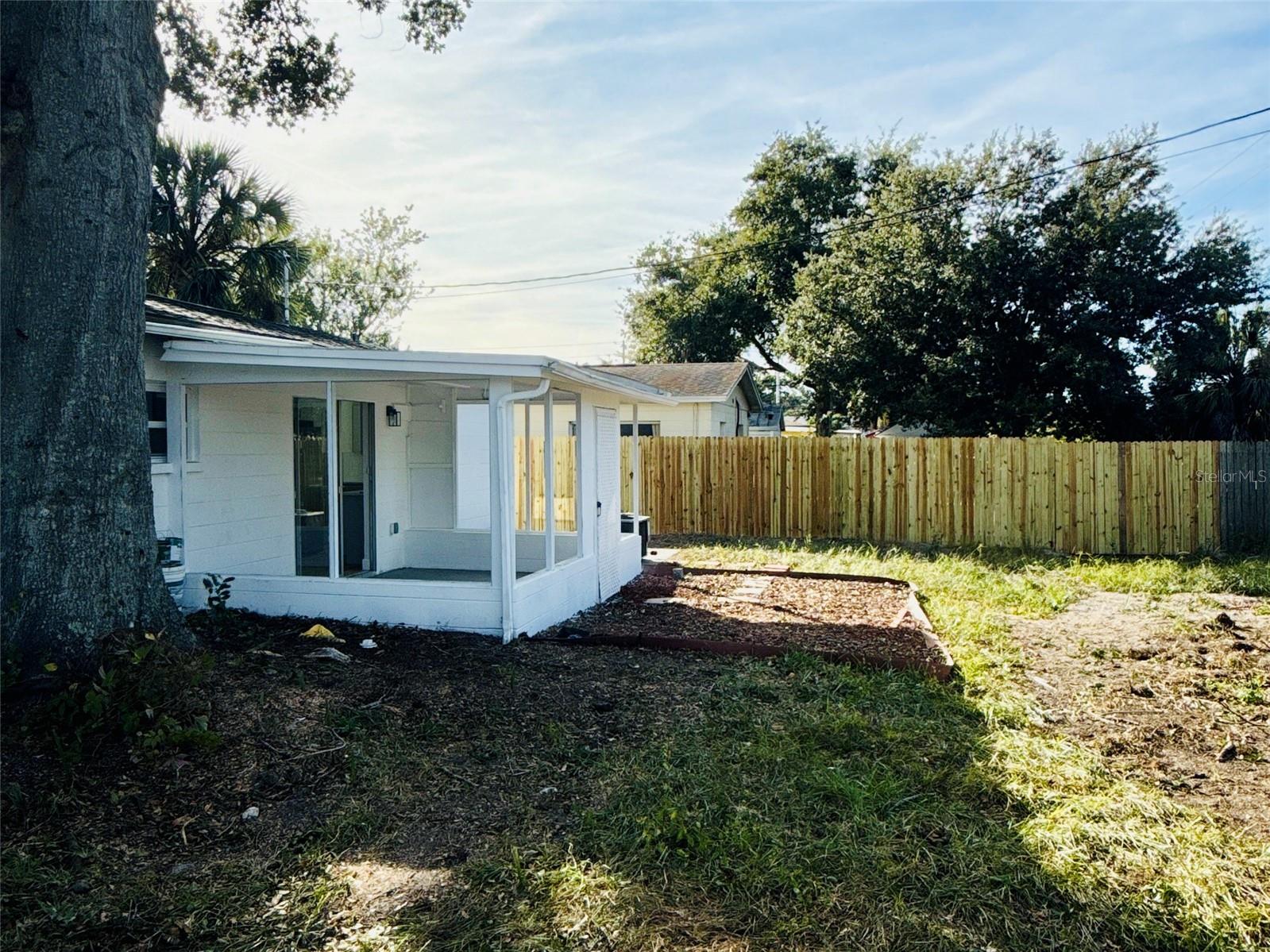 Image 23 of 35 For 5739 Dartmouth Avenue N