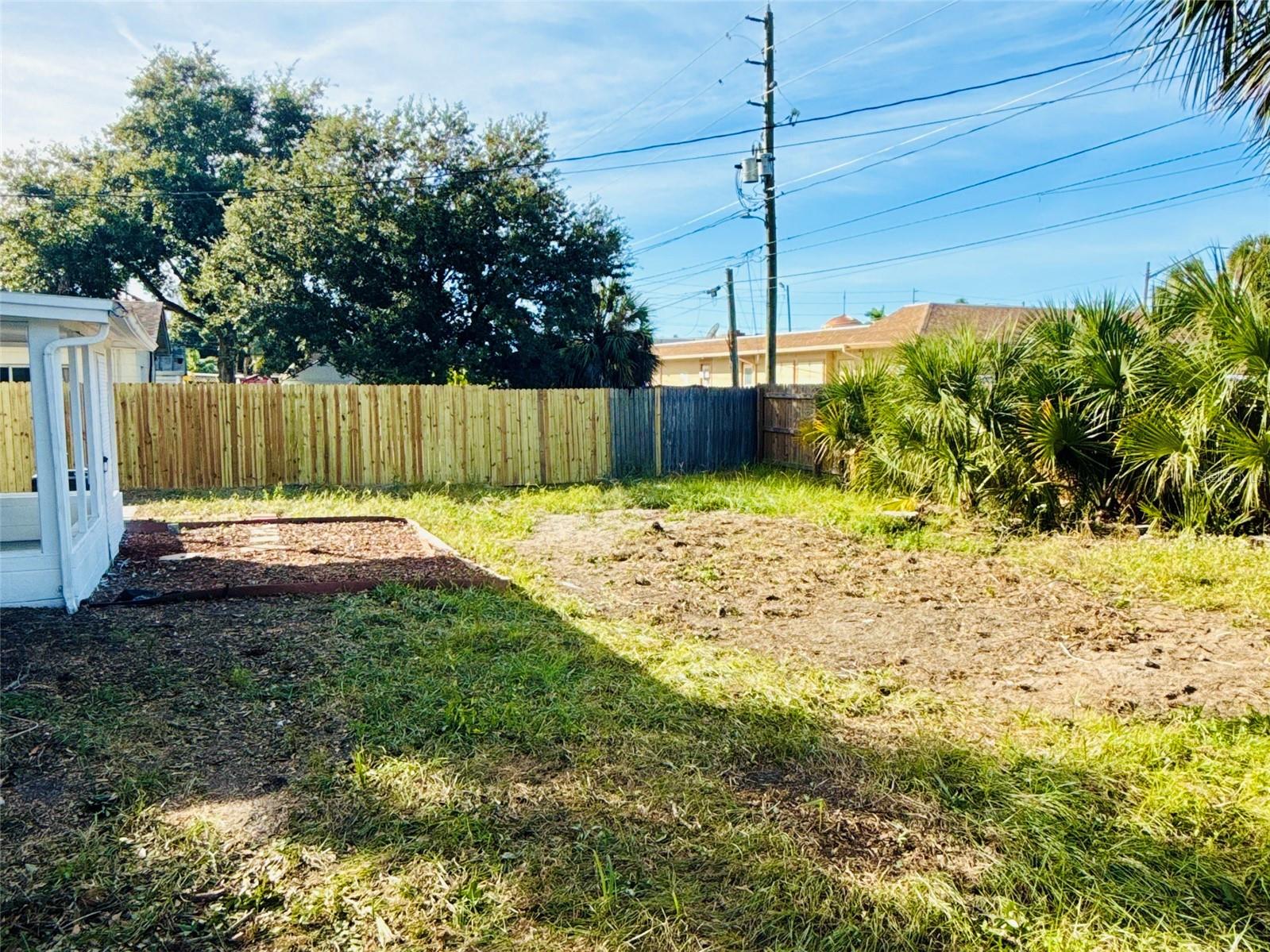 Image 25 of 35 For 5739 Dartmouth Avenue N