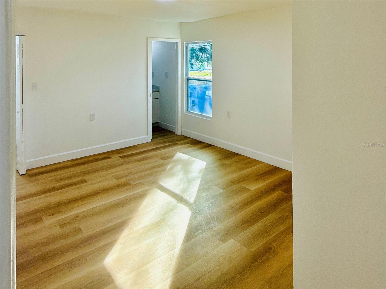 Image 4 of 35 For 5739 Dartmouth Avenue N