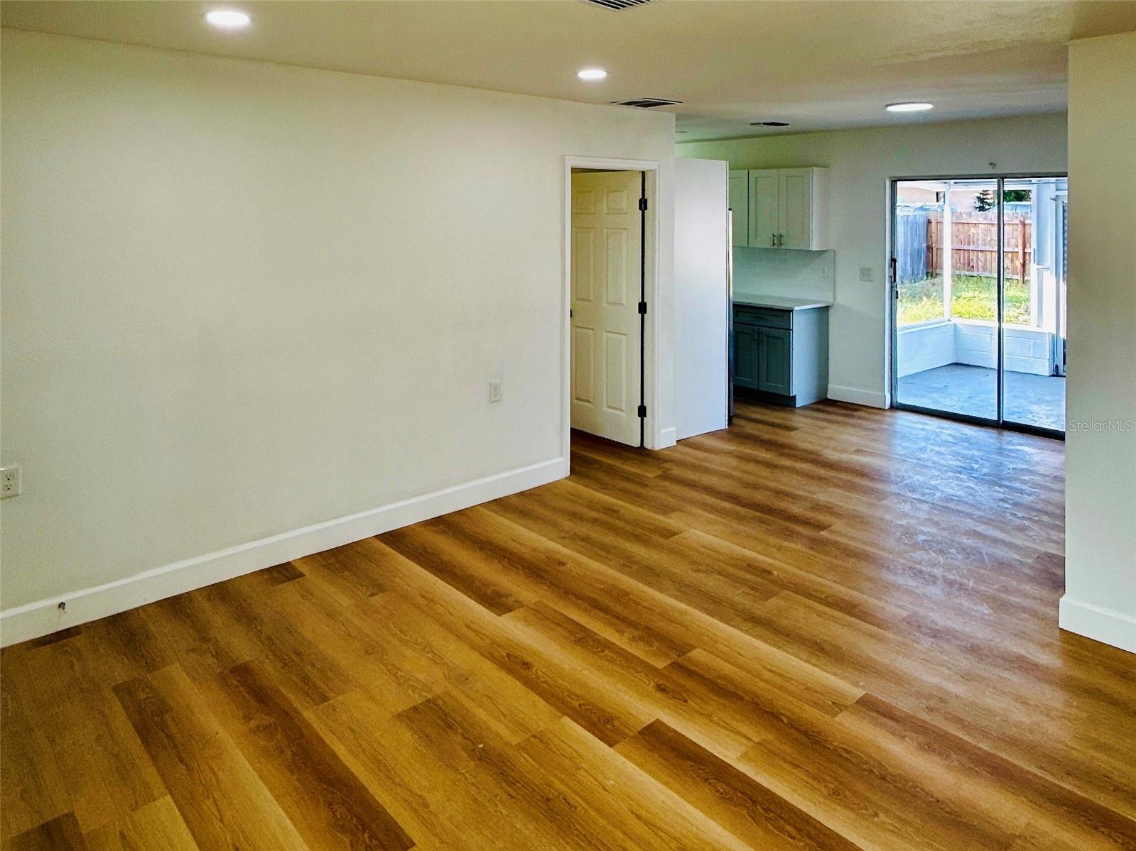 Image 7 of 35 For 5739 Dartmouth Avenue N