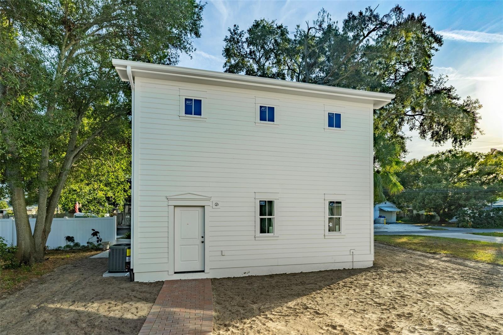 Image 13 of 25 For 510 35th Avenue N