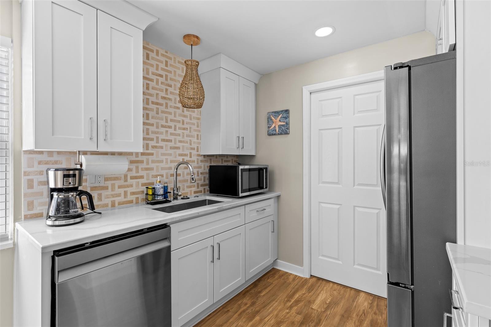 Image 7 of 36 For 2506 Bay Boulevard