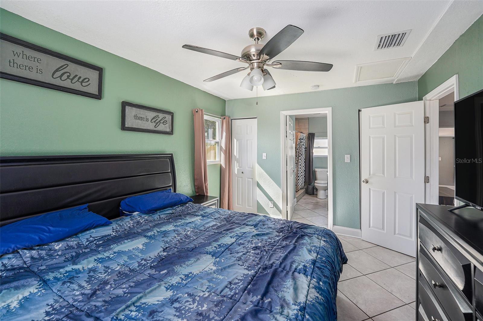 Listing photo id 12 for 8300 53rd Way N