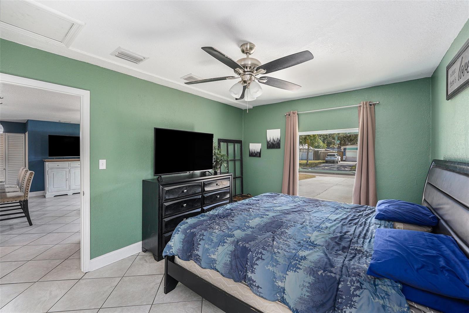 Listing photo id 13 for 8300 53rd Way N