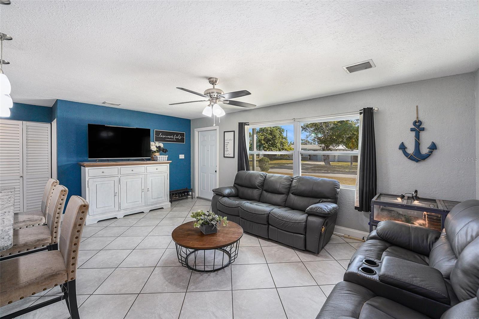 Listing photo id 3 for 8300 53rd Way N