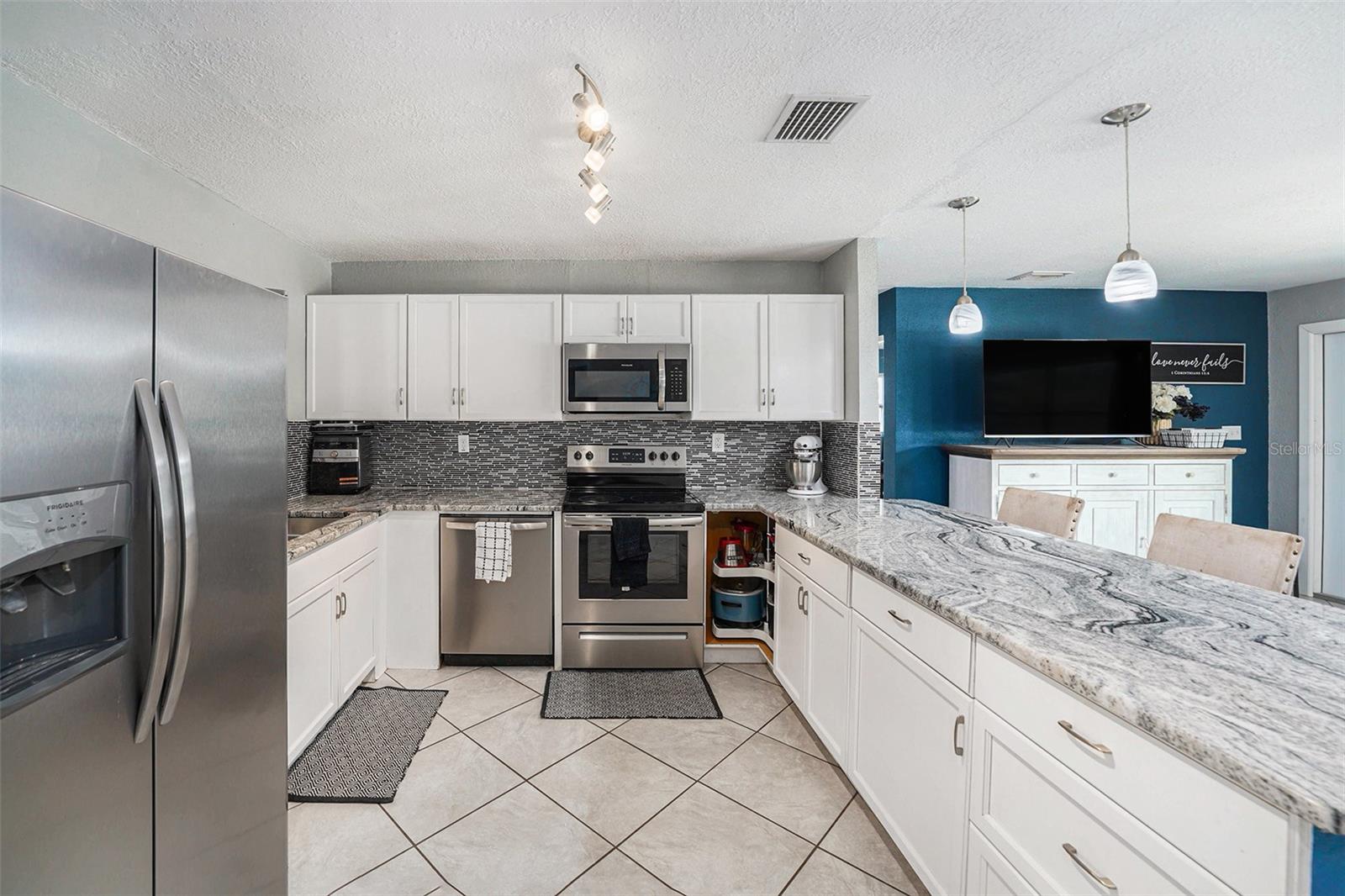 Listing photo id 6 for 8300 53rd Way N