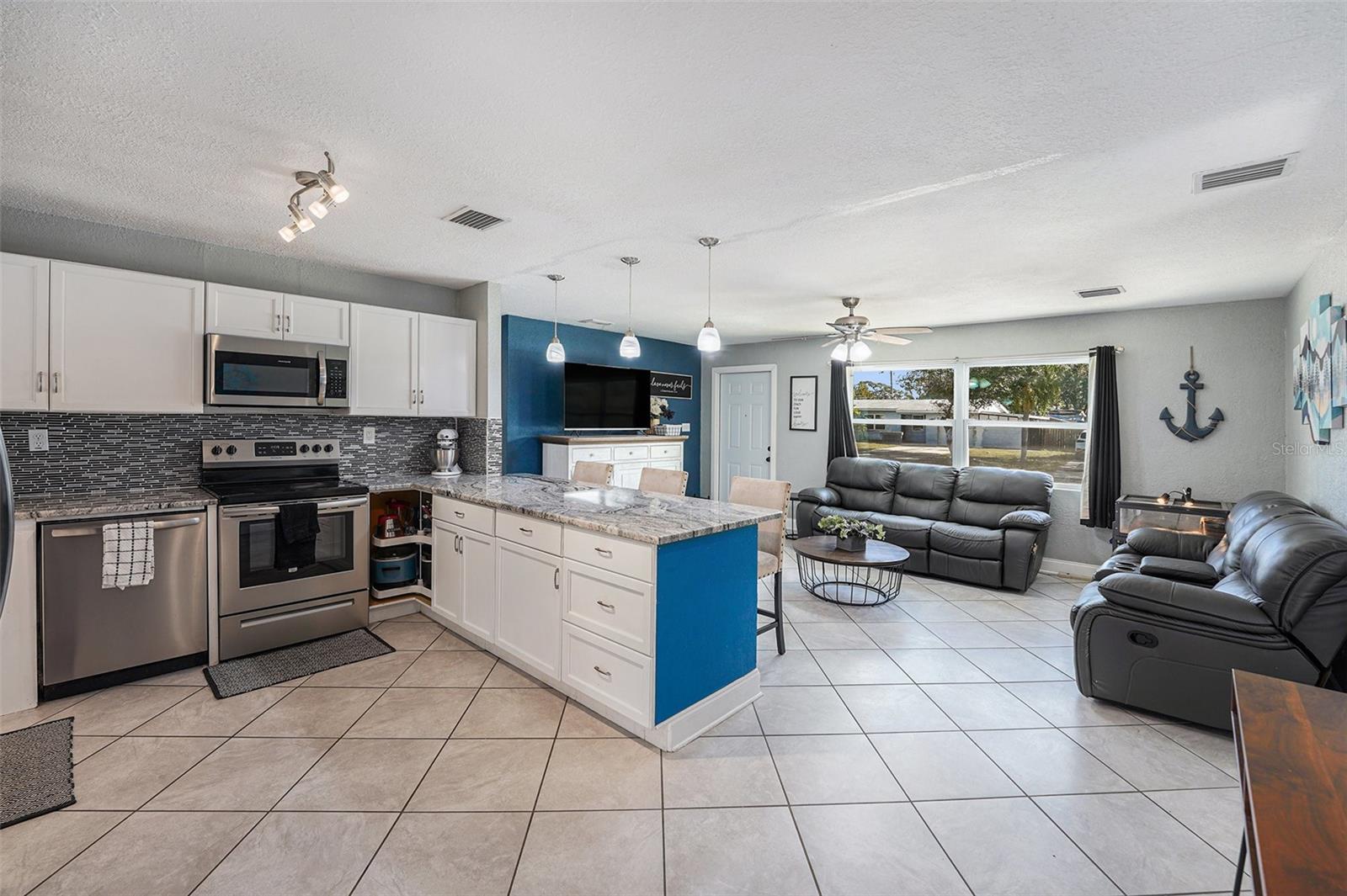 Listing photo id 7 for 8300 53rd Way N