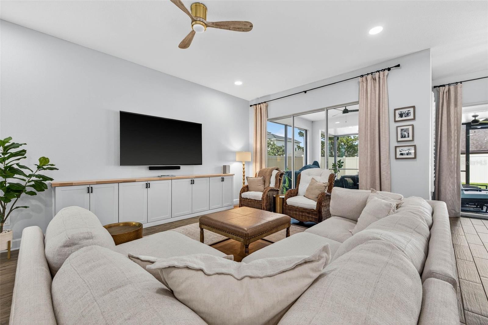 Image 12 of 43 For 10522 Cardera Drive