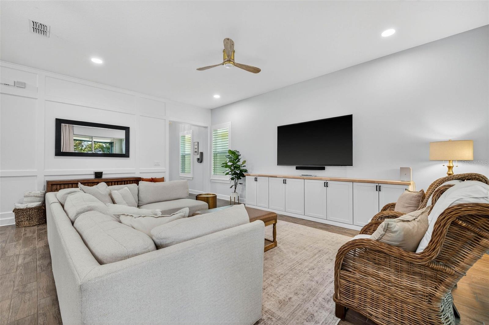 Image 13 of 43 For 10522 Cardera Drive