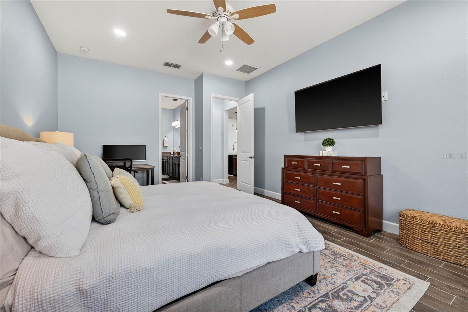 Image 20 of 43 For 10522 Cardera Drive