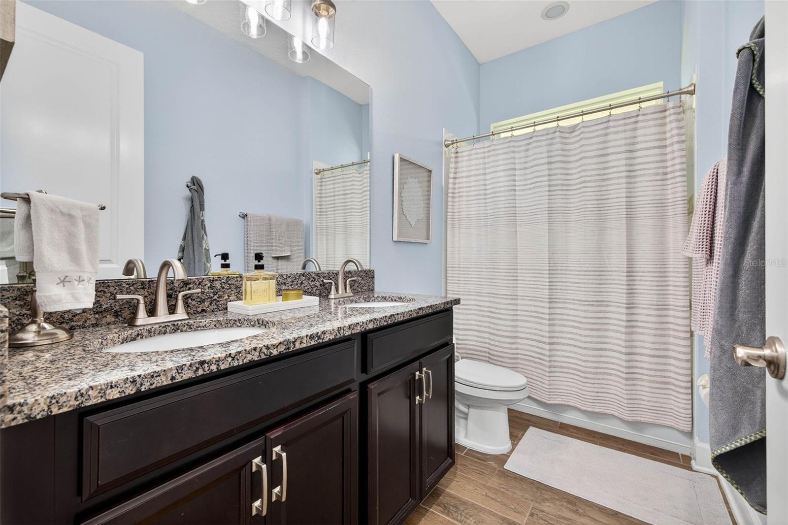 Image 27 of 43 For 10522 Cardera Drive