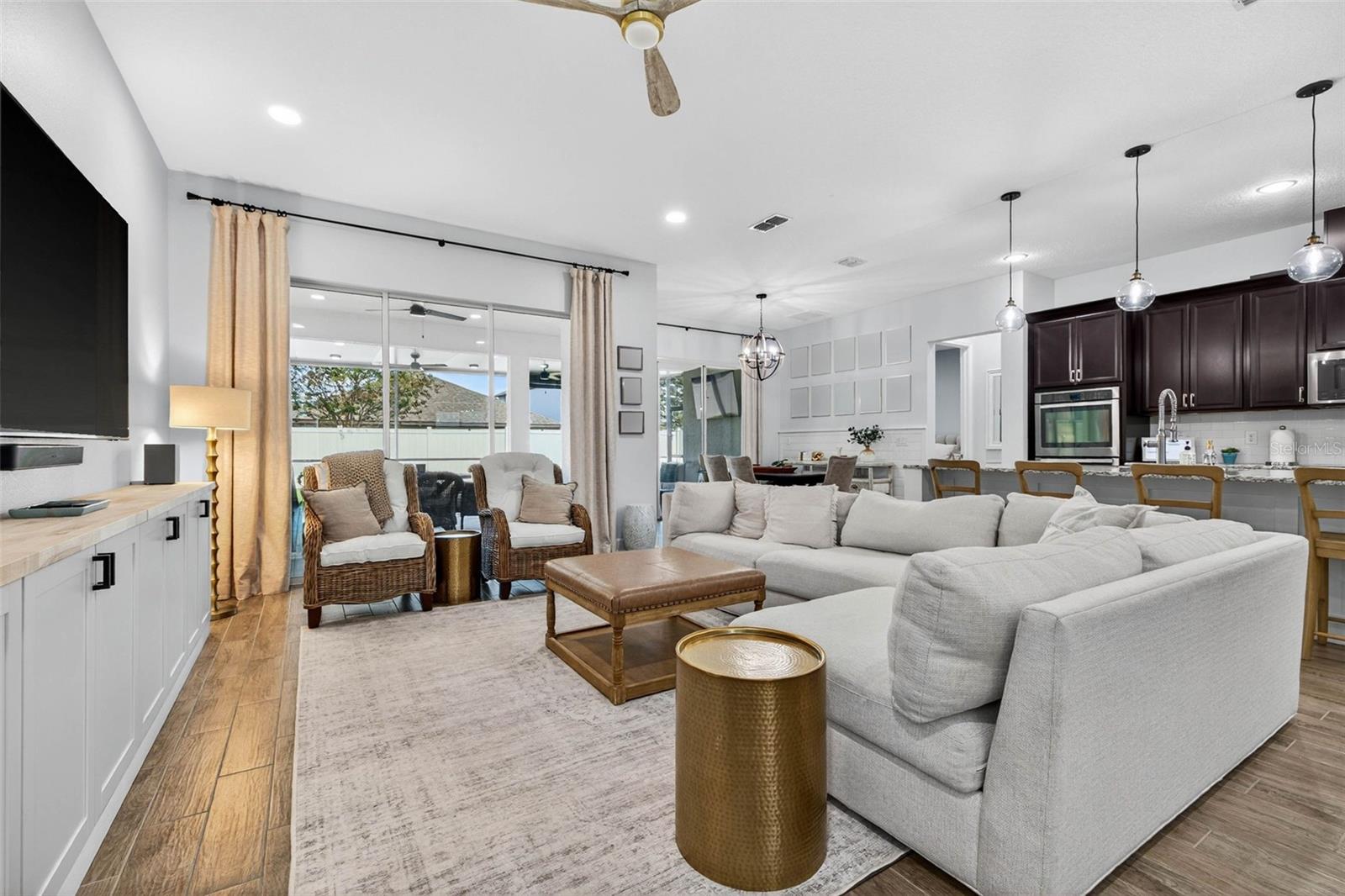 Image 3 of 43 For 10522 Cardera Drive