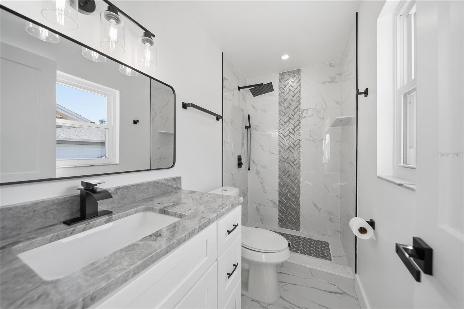 Listing photo id 15 for 8433 101st Avenue