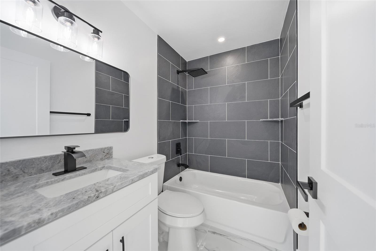 Listing photo id 20 for 8433 101st Avenue