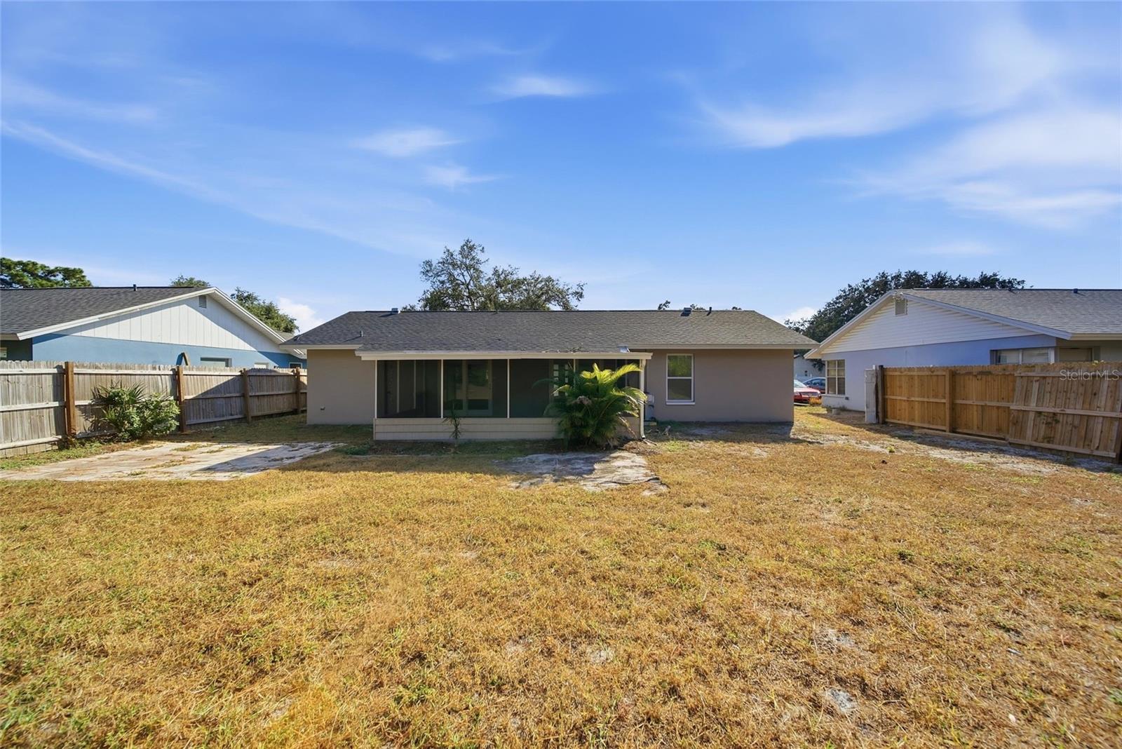 Listing photo id 24 for 8433 101st Avenue