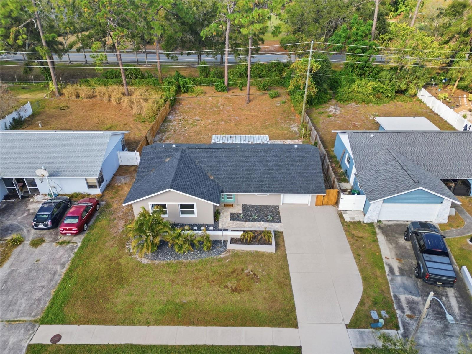 Listing photo id 26 for 8433 101st Avenue