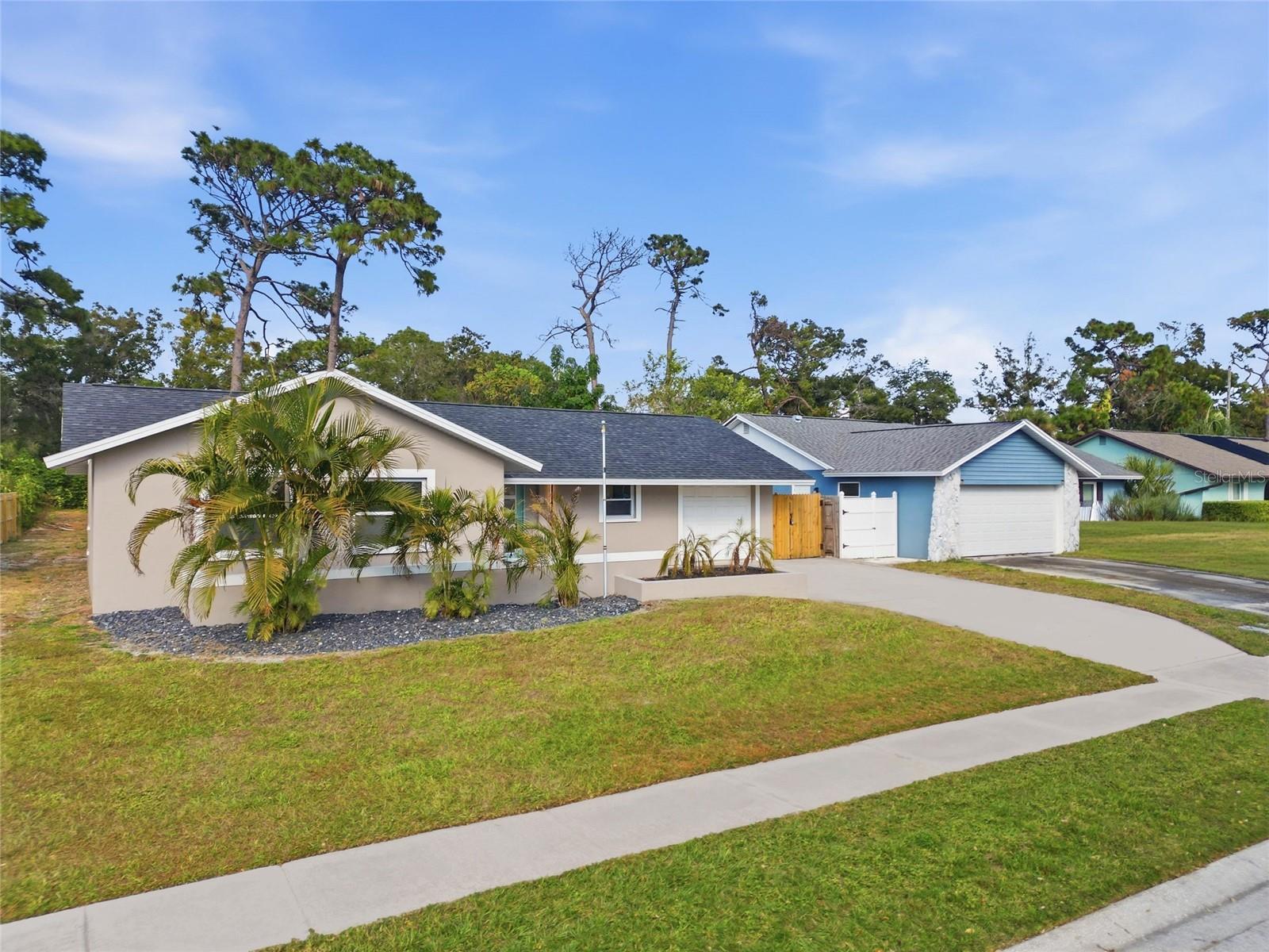 Listing photo id 1 for 8433 101st Avenue