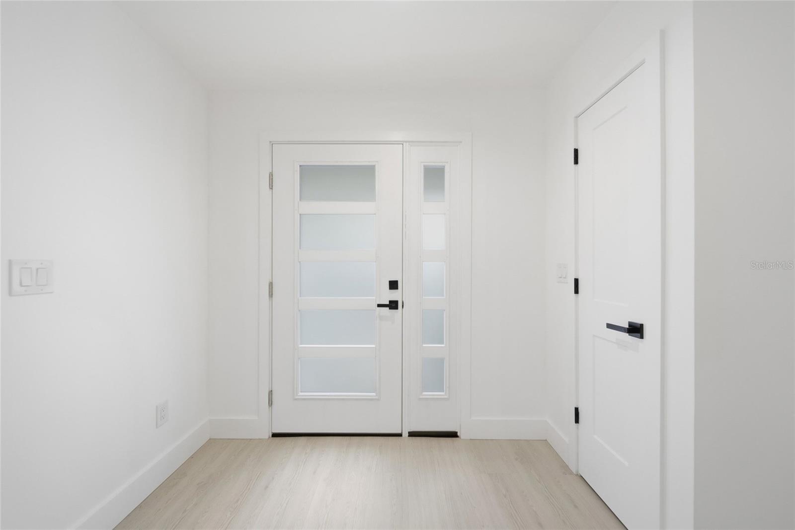 Listing photo id 4 for 8433 101st Avenue