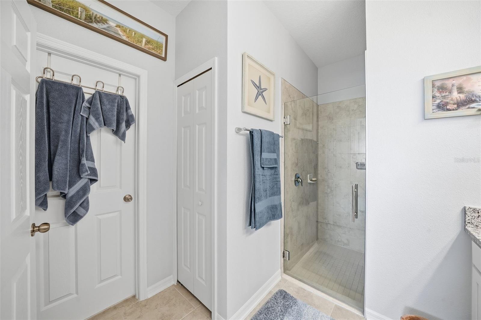 Image 16 of 18 For 220 Hillshire Place