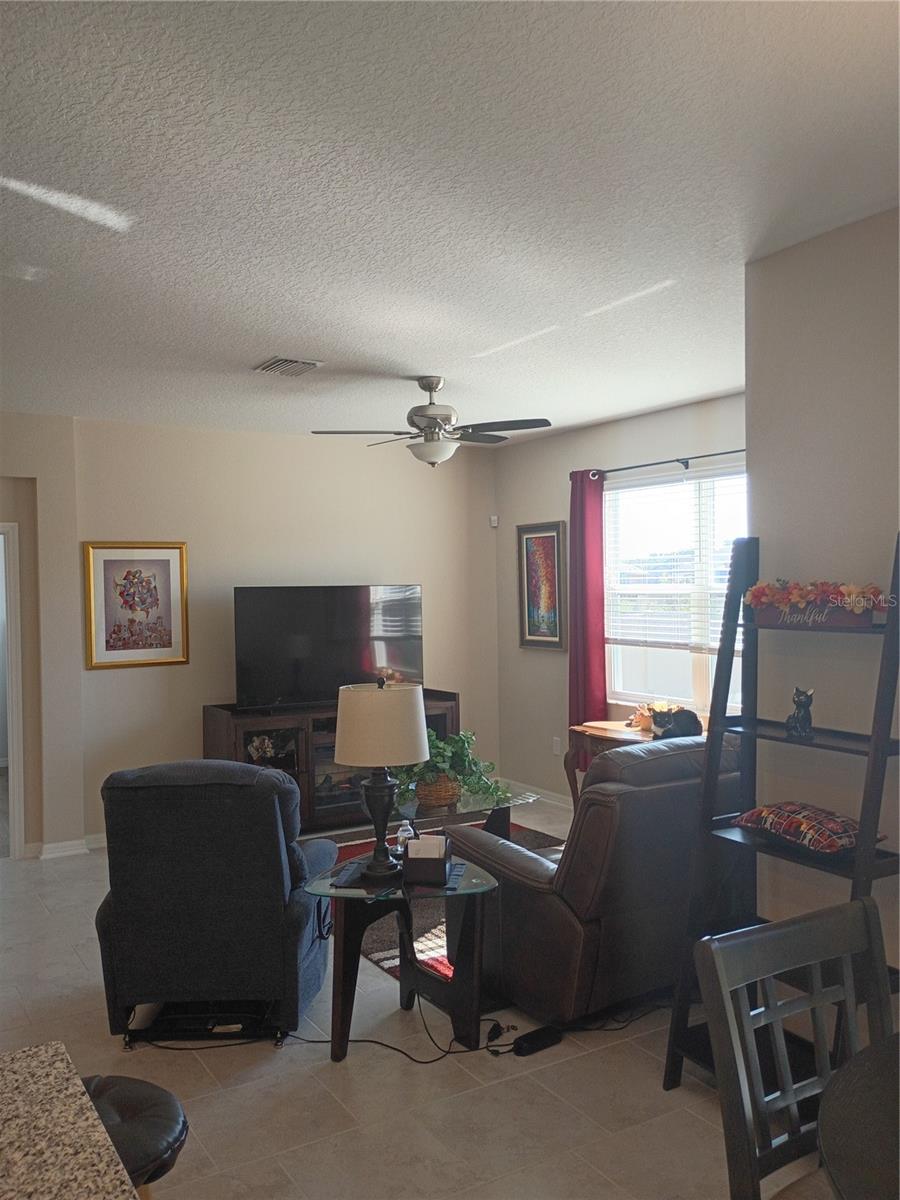 Image 5 of 18 For 220 Hillshire Place