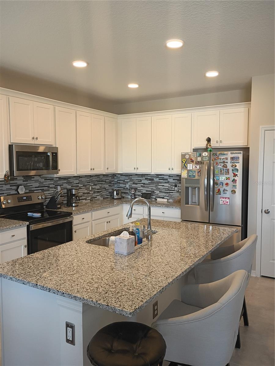 Image 6 of 18 For 220 Hillshire Place