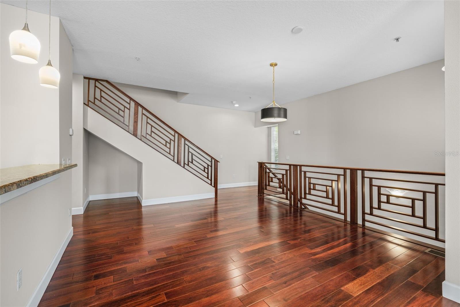 Listing photo id 9 for 113 Newport Avenue 1-4