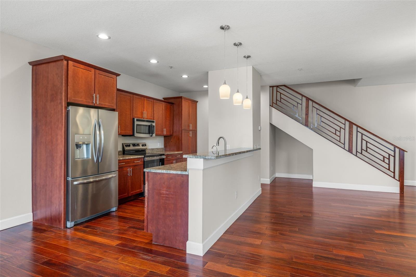 Listing photo id 13 for 113 Newport Avenue 1-4