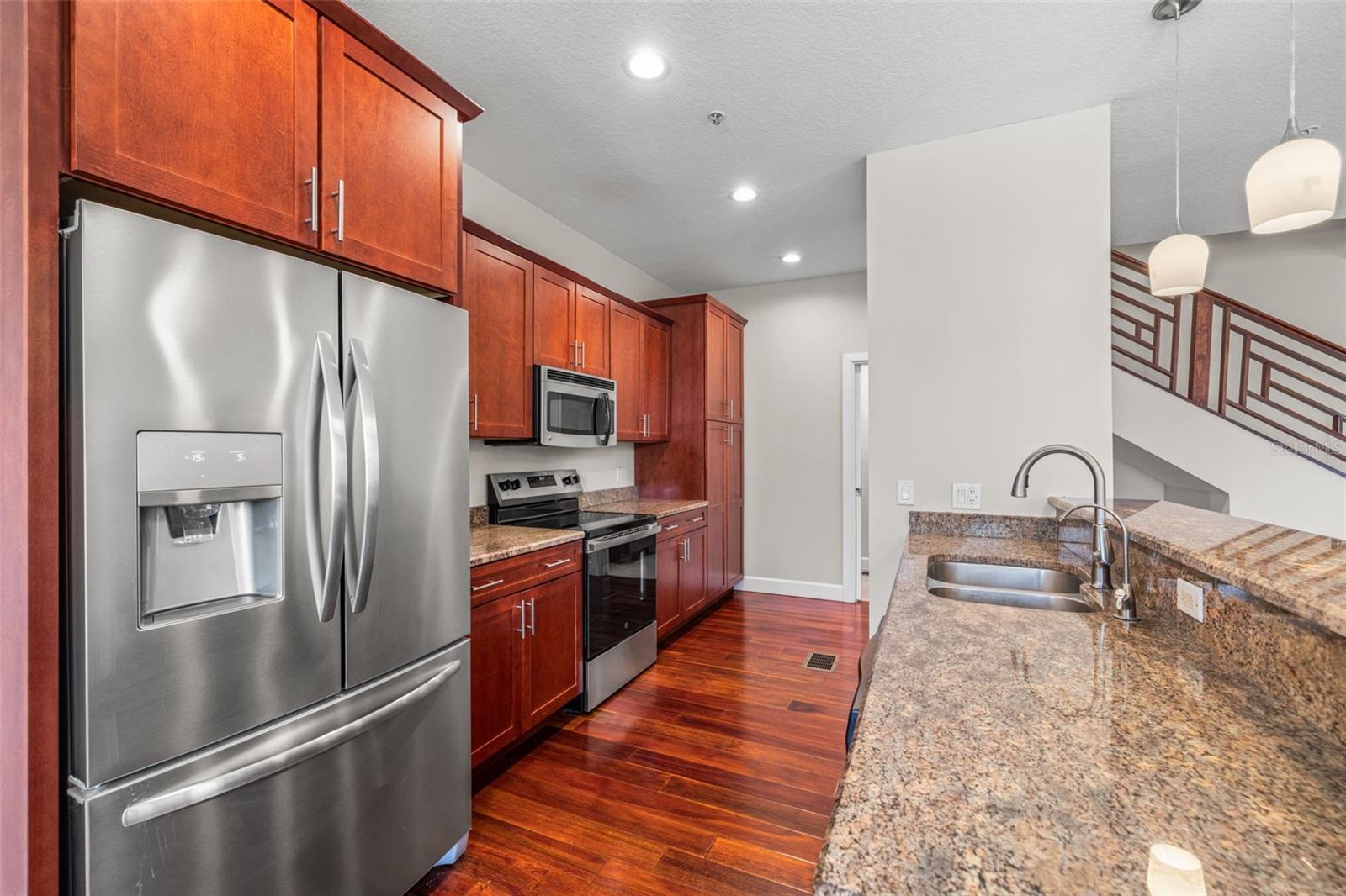 Listing photo id 14 for 113 Newport Avenue 1-4