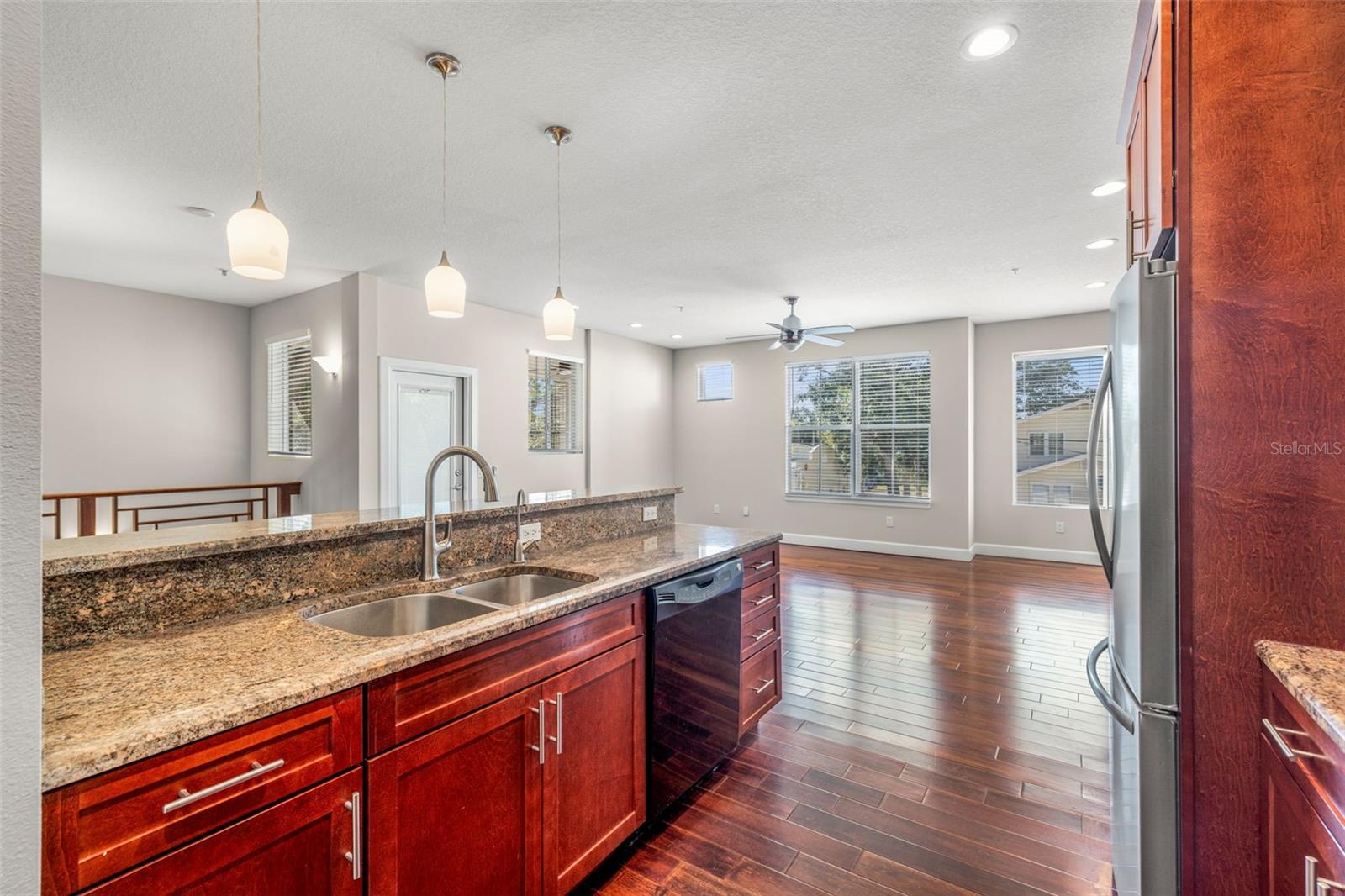 Listing photo id 16 for 113 Newport Avenue 1-4