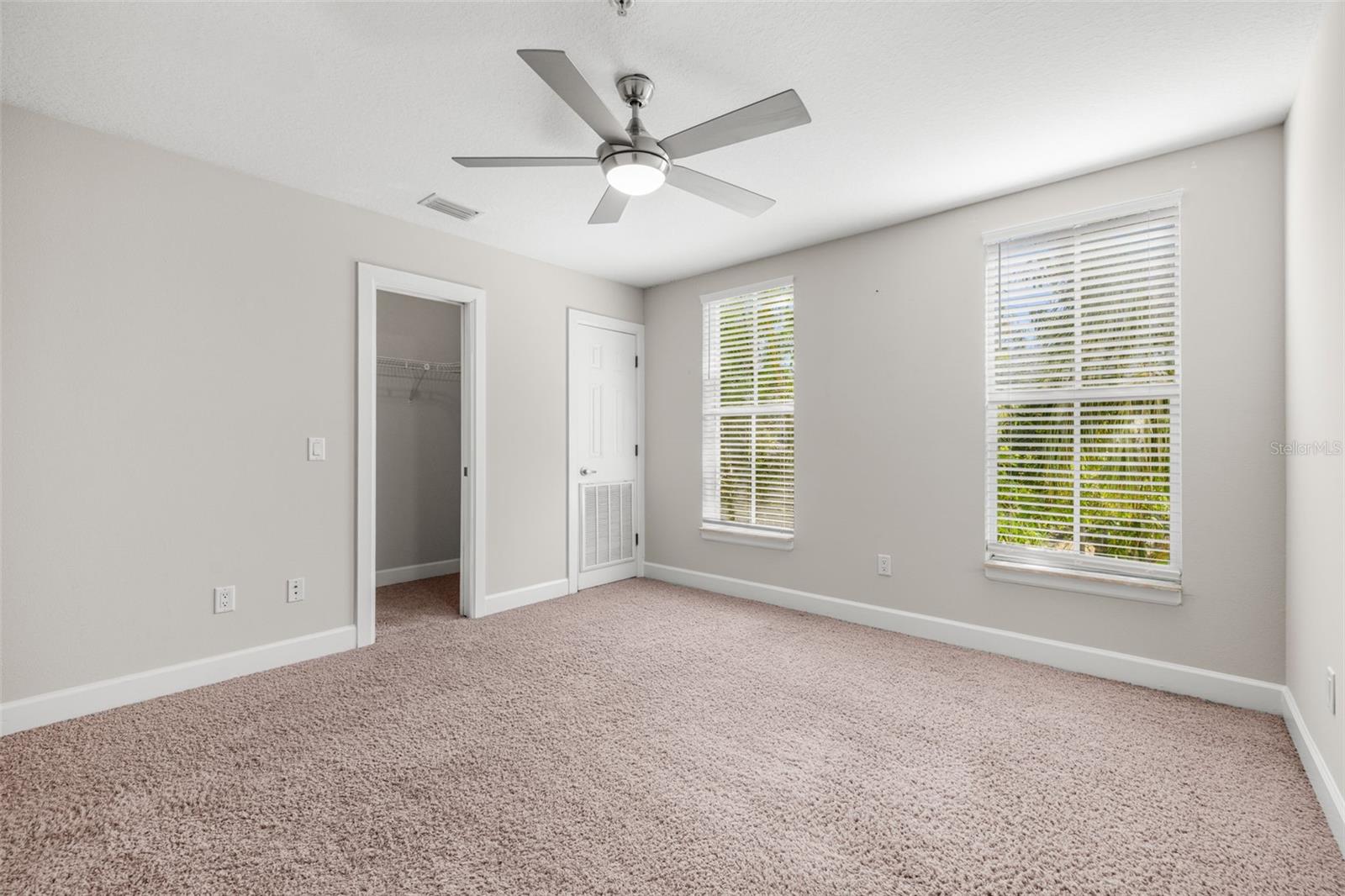 Listing photo id 20 for 113 Newport Avenue 1-4