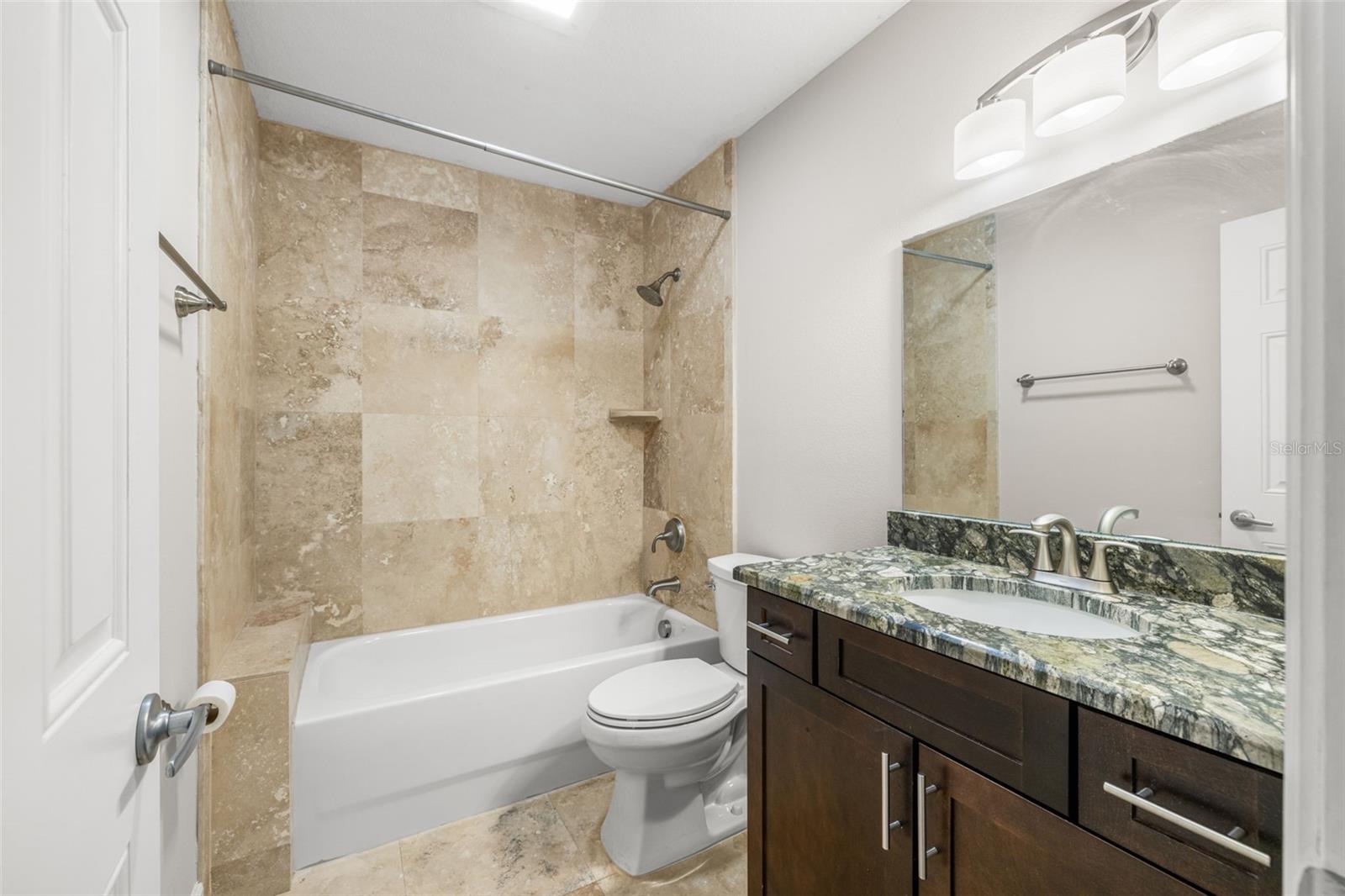 Listing photo id 21 for 113 Newport Avenue 1-4