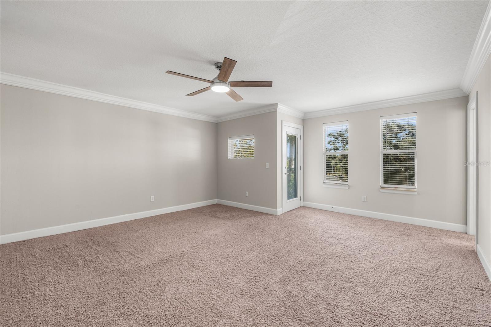 Listing photo id 23 for 113 Newport Avenue 1-4