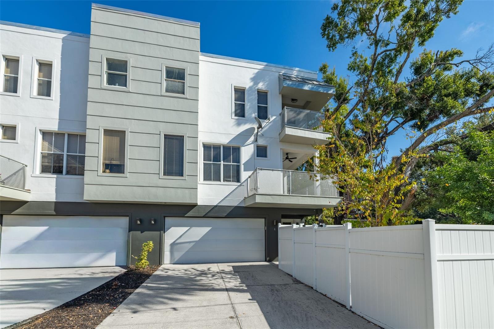 Listing photo id 1 for 113 Newport Avenue 1-4