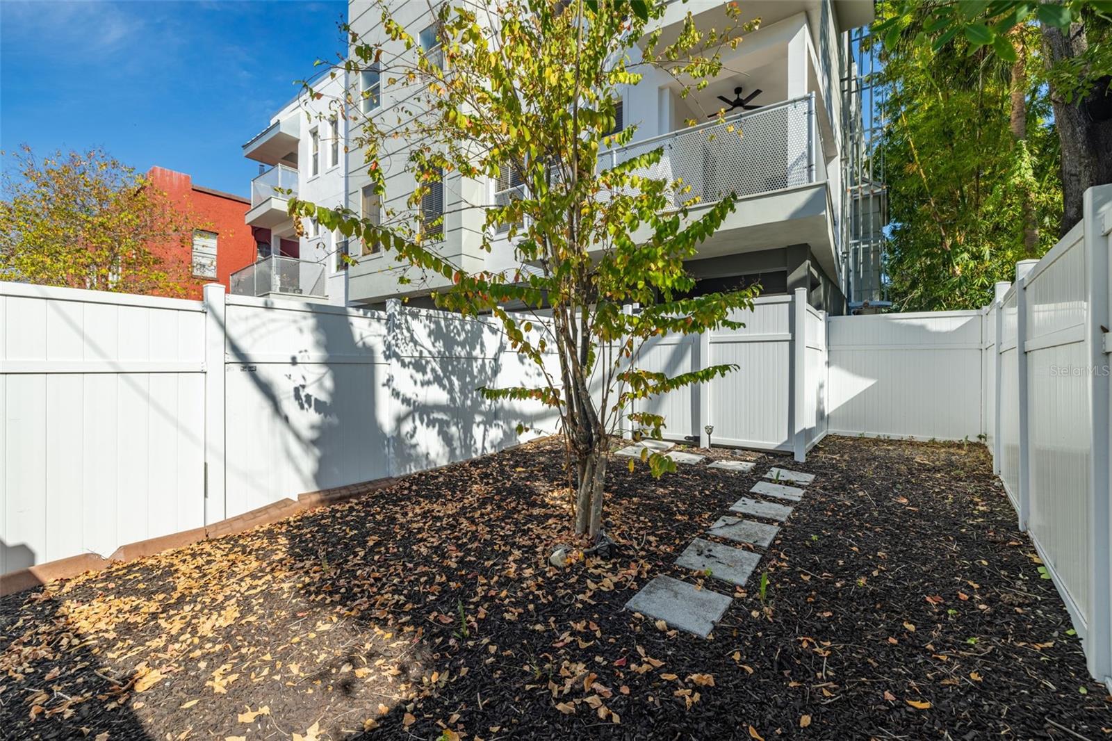 Listing photo id 29 for 113 Newport Avenue 1-4