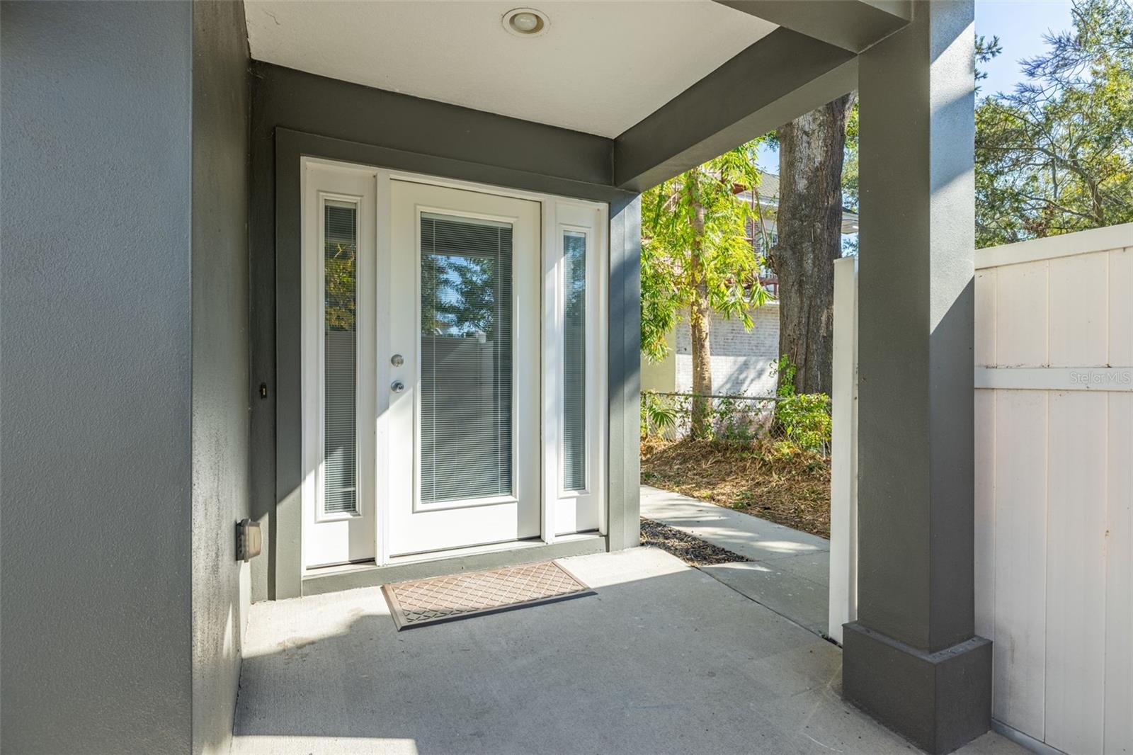 Listing photo id 2 for 113 Newport Avenue 1-4