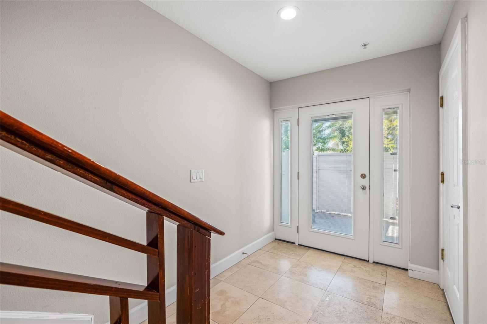 Listing photo id 4 for 113 Newport Avenue 1-4