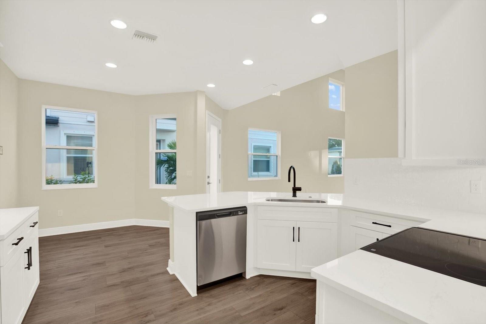 Image 5 of 31 For 7749 93rd Street N