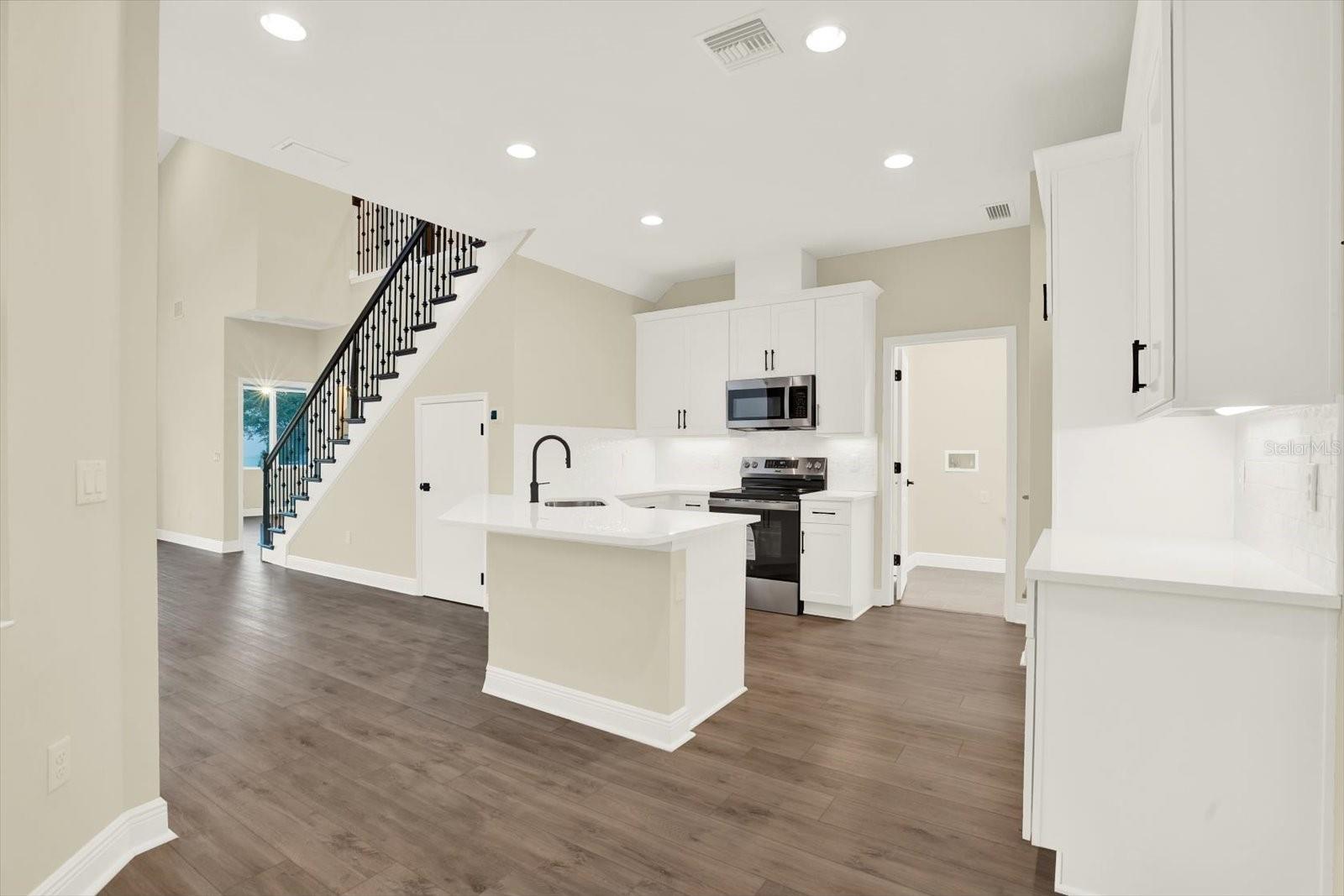 Image 7 of 31 For 7749 93rd Street N