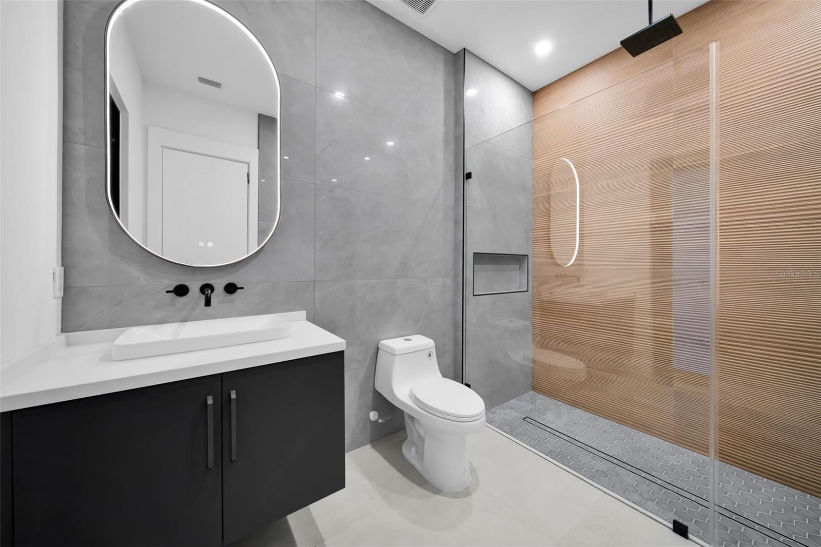 Image 40 of 64 For 3829 20th Avenue