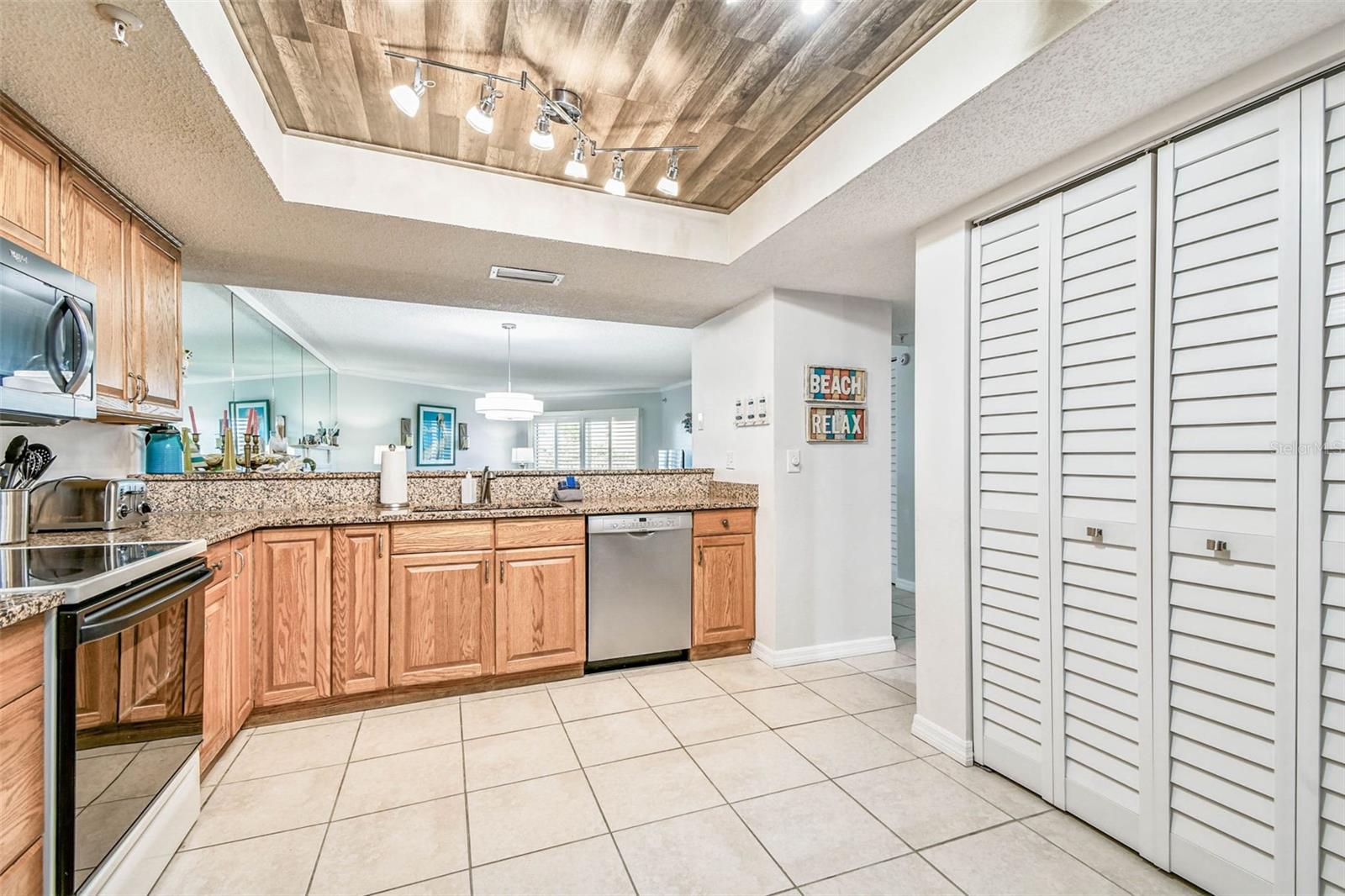 Image 12 of 54 For 18400 Gulf Boulevard 1301